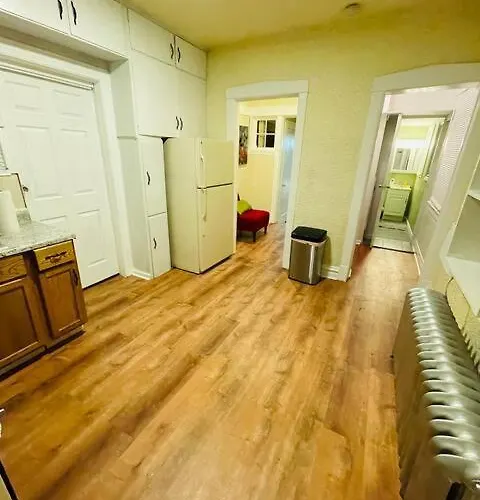 Exquisite Rogers Park 1 Bedroom, 1 Bath Near Evanston *