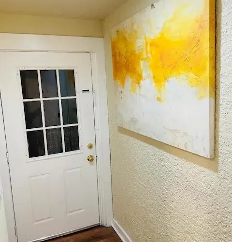 Exquisite Rogers Park 1 Bedroom, 1 Bath Near Evanston Chicago