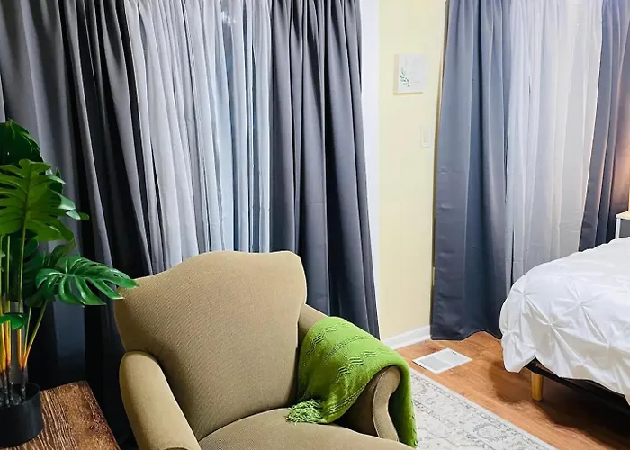Exquisite Rogers Park 1 Bedroom, 1 Bath Near Evanston *