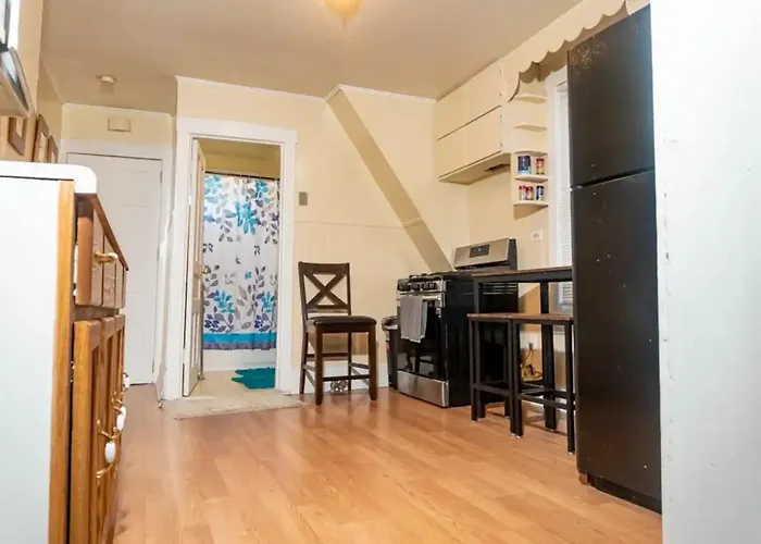 Exquisite Rogers Park 1 Bedroom, 1 Bath Near Evanston * Chicago