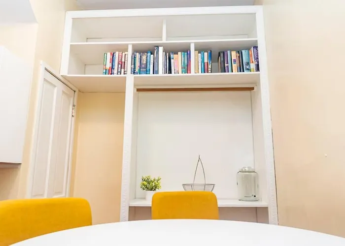 Exquisite Rogers Park 1 Bedroom, 1 Bath Near Evanston * Chicago