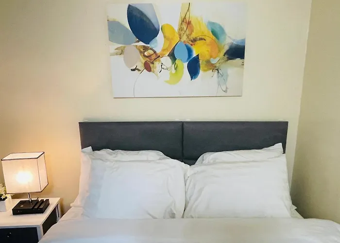 Exquisite Rogers Park 1 Bedroom, 1 Bath Near Evanston *