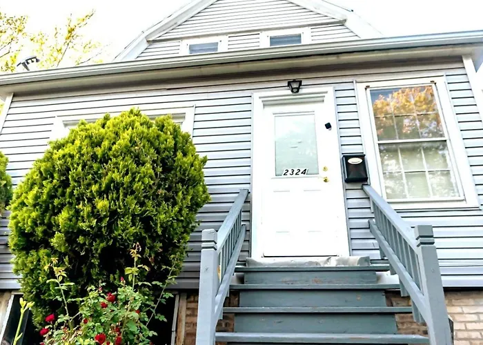 Exquisite Rogers Park 1 Bedroom, 1 Bath Near Evanston Chicago