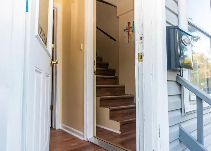 Exquisite Rogers Park 1 Bedroom, 1 Bath Near Evanston