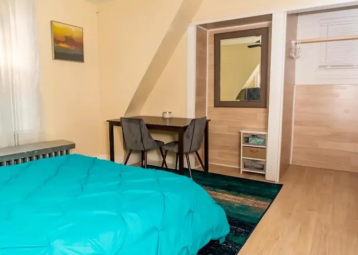 Exquisite Rogers Park 1 Bedroom, 1 Bath Near Evanston