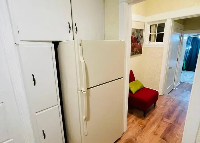 Exquisite Rogers Park 1 Bedroom, 1 Bath Near Evanston Chicago